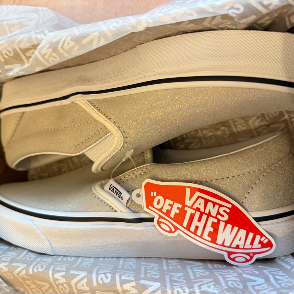 BNIB VANS Slip-On Silver 🌈 rainbow iridescent